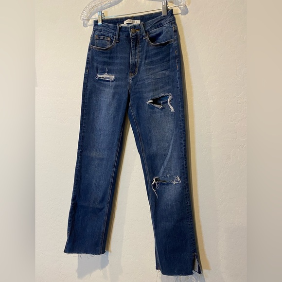 Top Tier Distressed Jeans - Picture 2 of 8